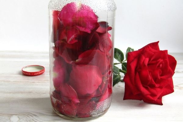 Домашний ликер из лепестков роз по рецепту деда