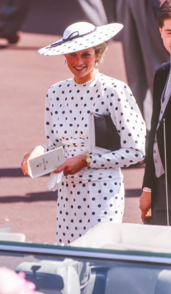Гороховое платье с элегантной шляпой: Кейт Миддлтон снова повторила легендарный образ принцессы Дианы