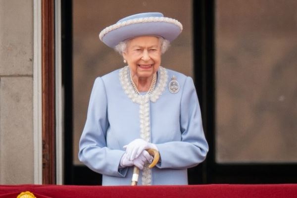 Ход королевы: Елизавета II стала второй в списке самых долго правящих монархов в истории