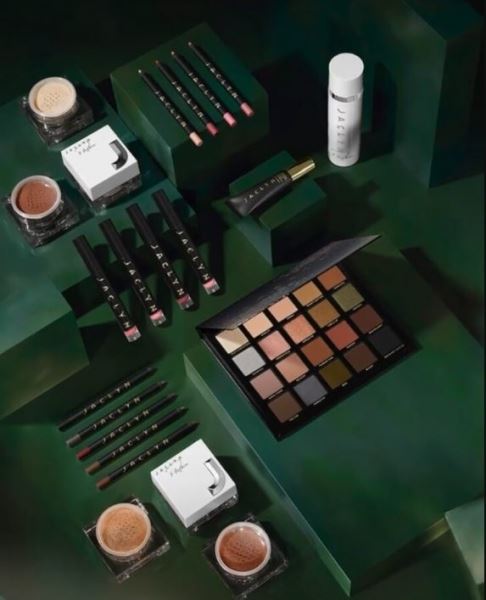 
<p>                        Jaclyn Cosmetics Luxe Legacy Collection</p>
<p>                    