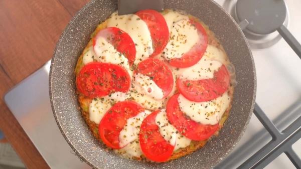 Кабачковая пицца на сковороде: рецепт быстрого завтрака