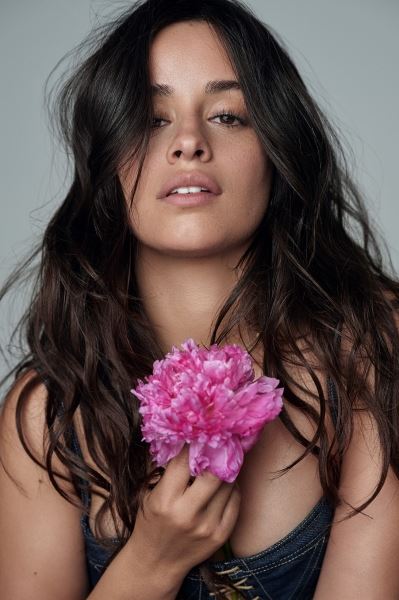 Камила Кабельо снялась в кампании нового аромата Victoria's Secret