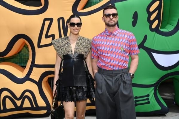 Самая яркая пара: редкий выход Джастина Тимберлейка с его супругой на показе Louis Vuitton