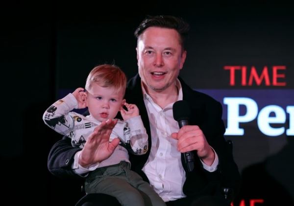 Теперь официально: сын Илона Маска сменил пол и отказался от фамилии миллиардера