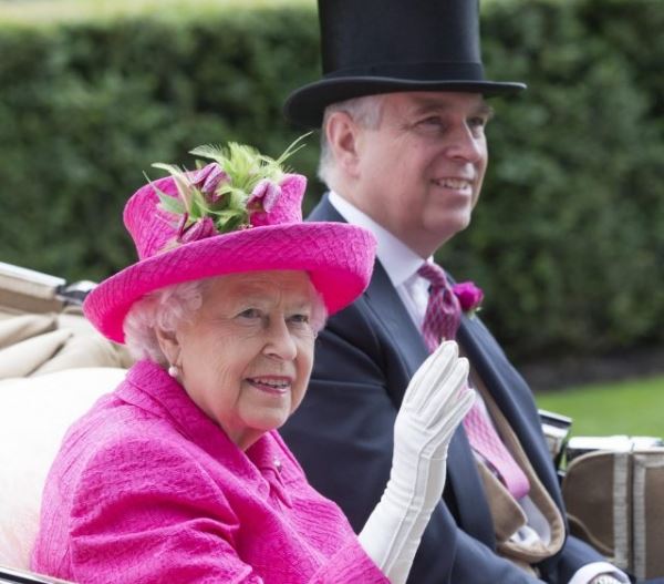 Зачем Елизавета II тайно встречалась со старшими членами королевской семьи?